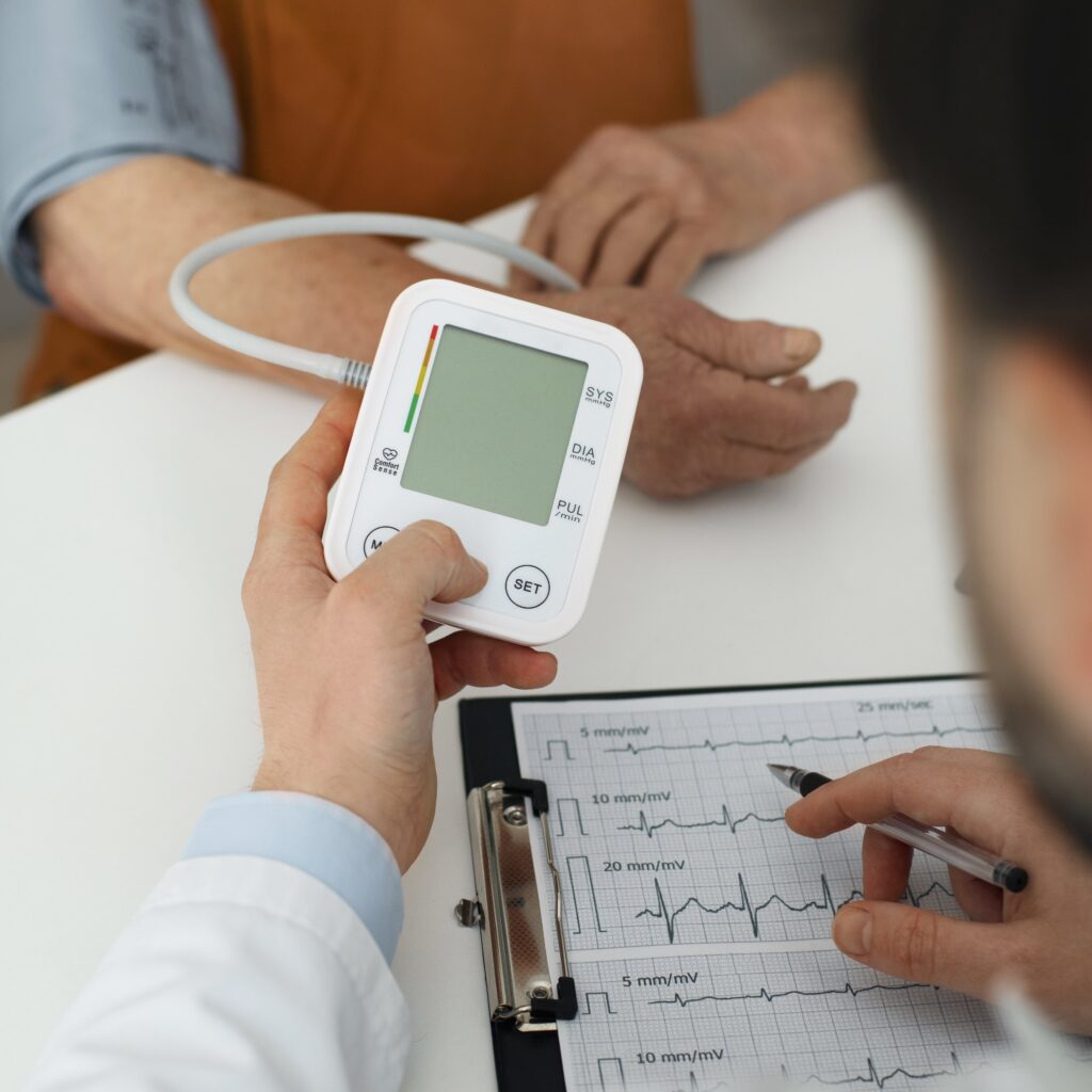 Blutdruckmessung im Rahmen eines Check-Up